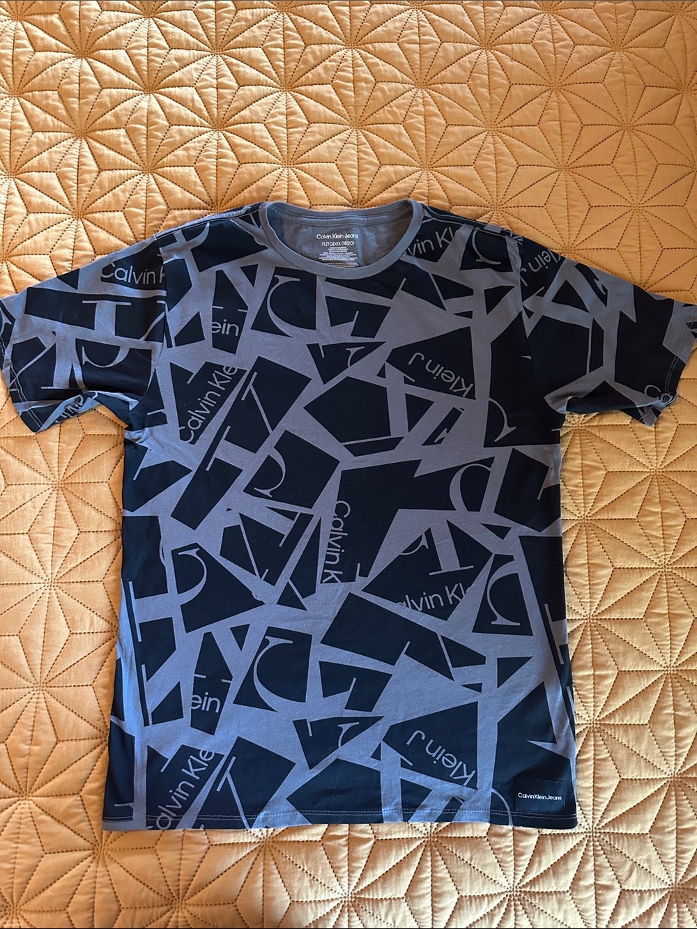 Boys XL 18/20 Calvin Klein Black & Gray All-Over Logo Graphic Tee